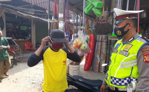 Anggota Polsek Subang Laksanakan Kegiatan Ops Yustisi Gaktibplin Prokes Covid-19 Inpres No 6 Tahun 2020