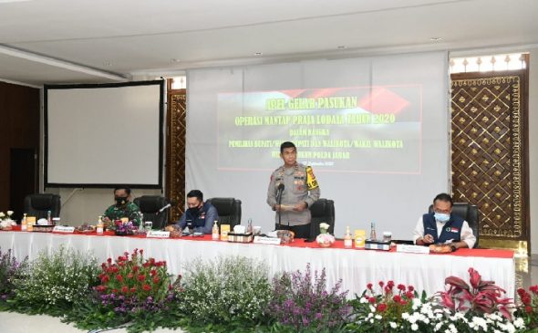 Gubernur Bersama Kapolda Jabar dan Pangdam III/Siliwangi Rapat Gugus Tugas Covid-19