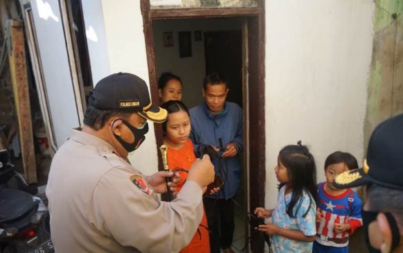 Polres Cimahi Sosialisasikan 3M Secara door to door