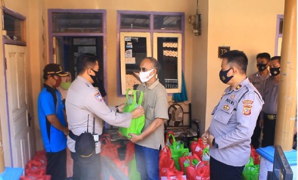 Sat Binmas Polres Majalengka Bagikan Sembako dan Masker ke DPC PERTUNI Majalengka