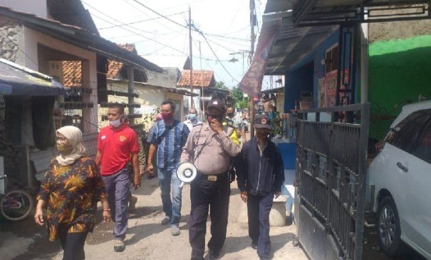 Polres Cirebon Kota Blusukan ke Kampung Sosialisaikan Prokes 3M