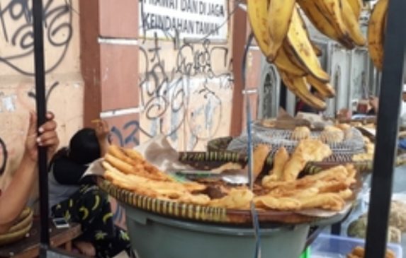 Yudi Pedagang Ubi dan Pisang Siasati Dagangannya Saat Pandemi Covid-19