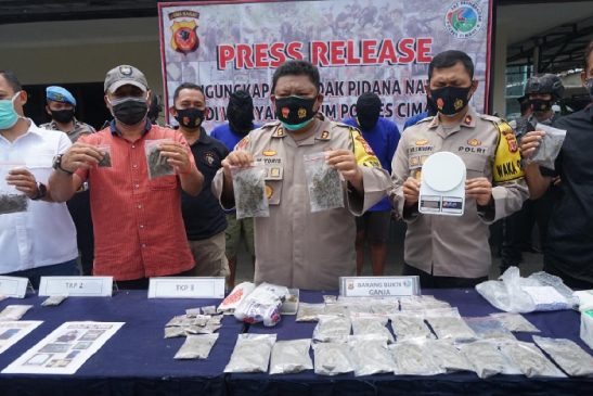 Sat Narkoba Polres Cimahi Bekuk 4 Orang Pengedar Ganja