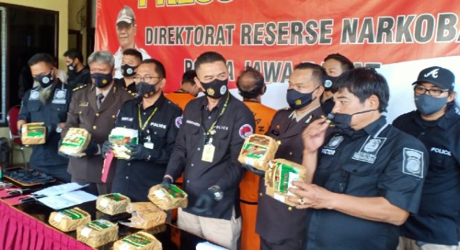 Ditresnarkoba Polda Jabar Bekuk 2 Kurir Sabu Seberat 10,9 Kg