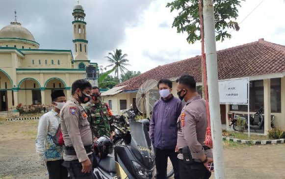 TNI Polri Bersinergi Edukasi dan Sosialisasi Prokes 3 M di Wilkum Polres Majalengka