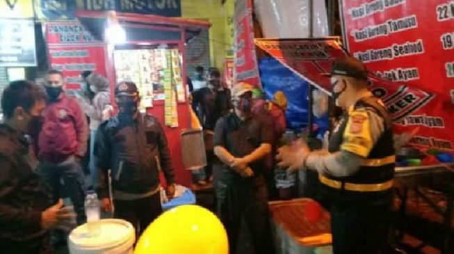 Polres Cimahi Pantau Penerapan Prokes 3 M di Tempat Kuliner