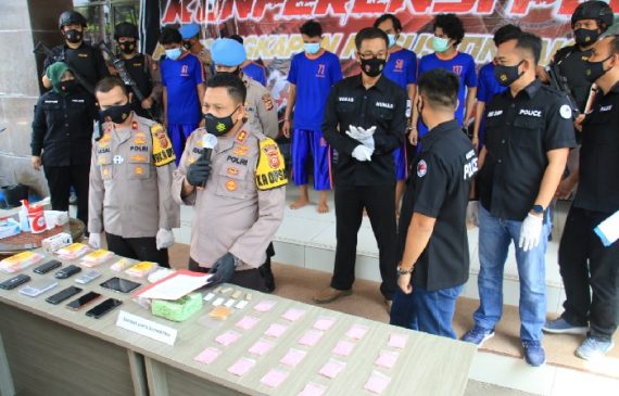 Polres Karawang Ungkap Kasus Pidana Narkotika Jenis Sabu dan Ekstasi