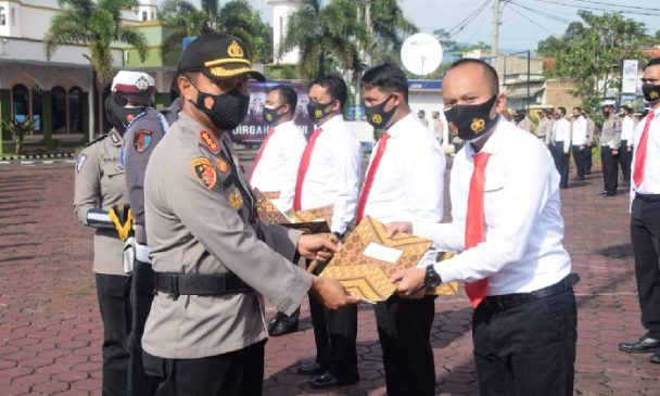 Sebanyak 12 Personel Satreskrim Polresta Bandung Dapat Penghargaan