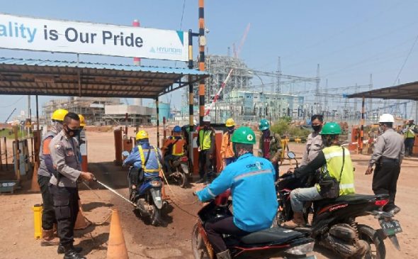 Polsek Mundu Polres Cirebon Kota Sosialisasi 3M ke Obyek Vital Area PLTU II Cirebon
