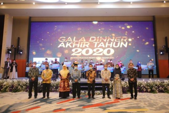Gala Dinner Akhir Tahun BKPP Kota Bandung, Wali Kota Bandung Berikan Penghargaan kepada 23 ASN
