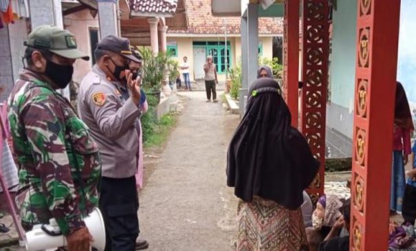 Polsek Kasokandel Bersama Babinas Koramil Berikan Imbauan 3M