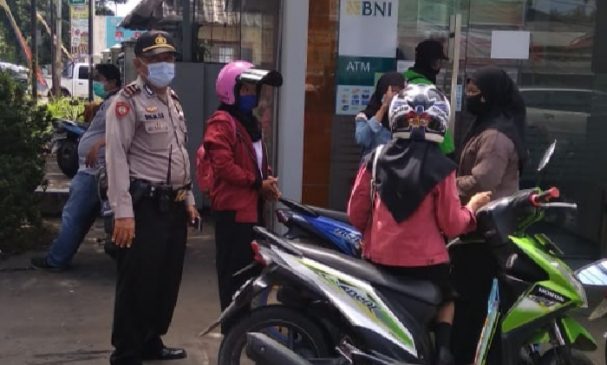 Sosialisasikan 3M, Polres Cirebon Kota Sambang Kraton dan Warga