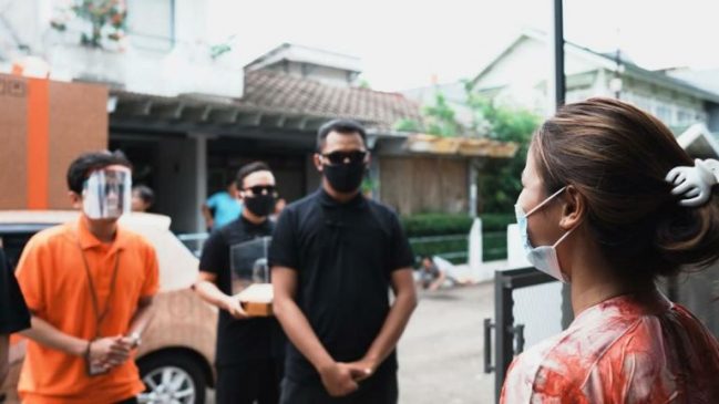 Warganet Dibuat Geger Lantaran Video Viral Pos Indonesia Antarkan Paket Secara Istimewa