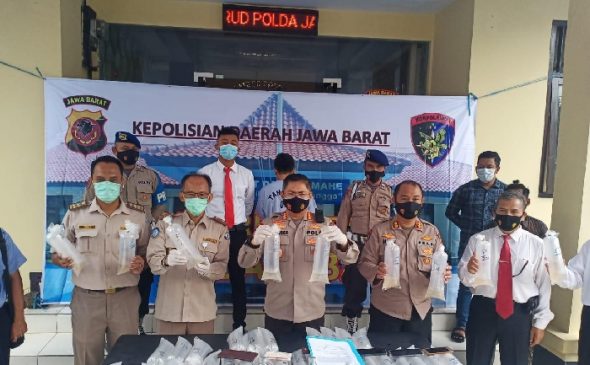 Dit Polairud Polda Jabar Ungkap Kasus Penyelundupan Baby Lobster