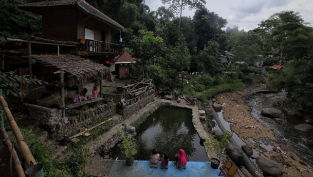 Komunitas Serlok Bantaran Indonesia Kolaborasi dengan Pemkot Bandung Kembalikan Cikapundung