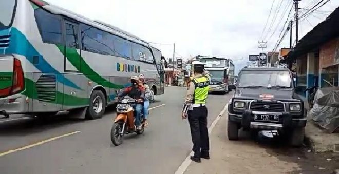 Ops Lilin Lodaya 2020, Sat Lantas Polres Garut Pantau Arus Lalin di Jalur Limbangan