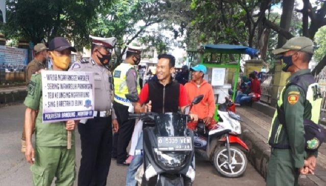 Ops Yustisi Polresta Bandung Sosialisasikan 3M