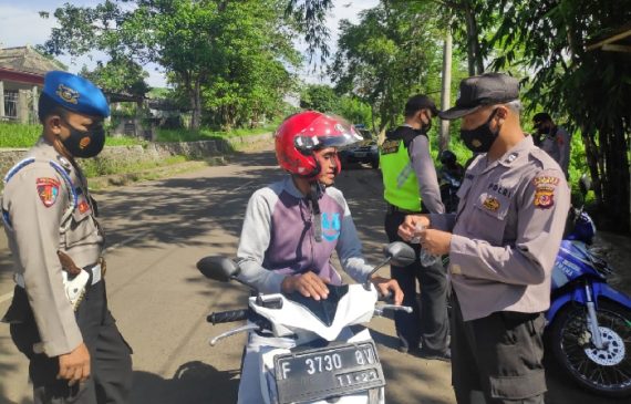 Polres Sukabumi Kota Tegur Tegas Pengendara Pelanggar Prokes
