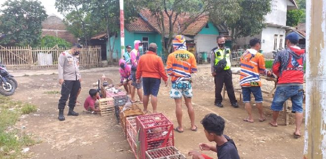 Polresta Bandung dan Jajaran Bubarkan Adu Japati di Baleendah