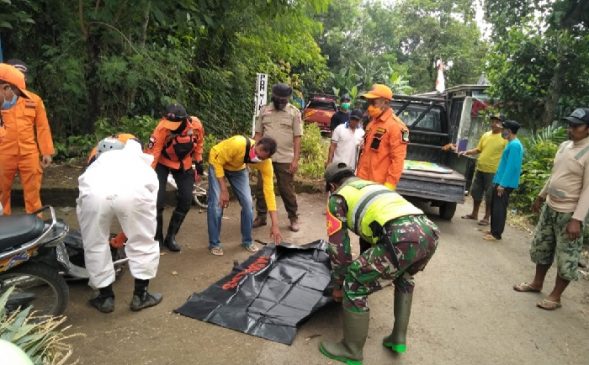 Polsek Jatitujuh Bersama Tim SAR dan BPBD Temukan Korban Hanyut Sudah Tak Bernyawa
