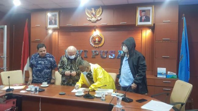 Sebanyak 140 Jacket APD Diterima PWI Pusat dari PT. Sinar Harapan Media