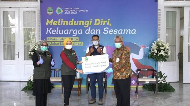 Bantu Penanganan Bencana Alam di Jabar, bank bjb Serahkan Dua Unit Perahu Karet