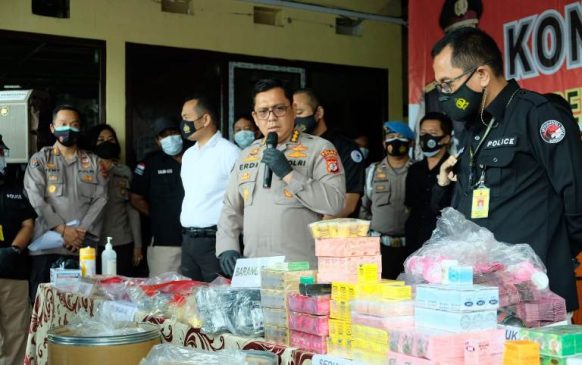 Dit Res Narkoba Polda Jabar Ungkap Industri Komestik Ilegal Berlabel Cream Susu Domba dan Cream Ling Shi