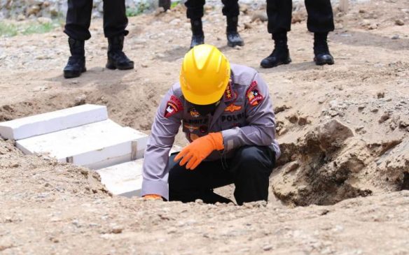 Gubernur Sulsel Bersama Kapolri Resmikan Pembangunan Rumah Polisi Korban Gempa di Sulbar