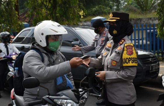 Kapolres Banjar Kembali Laksanakan Imbauan Prokes dan Sosialisasikan PPKM Berskala Mikro Secara Mobile