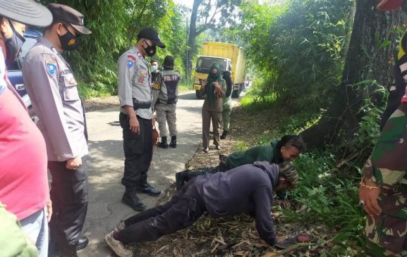 Masih Banyak Pelanggar Prokes, Tim Gugus Tugas Kec Pacet Berikan Sanksi Push Up