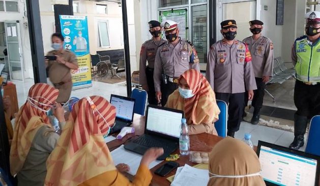 Polres Indramayu Laksanakan Ops Yustisi Tindakan Tegas dan Pembagian Masker Secara Masif Kepada Masyarakat