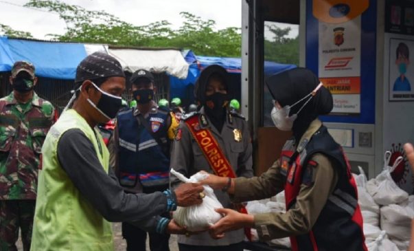 Polresta Cirebon Gelar Baksos ATM Beras Keliling Sasar Warga Kurang Mampu