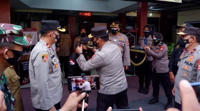Polri Berikan Penghargaan kepada Satpam BRI di Makassar