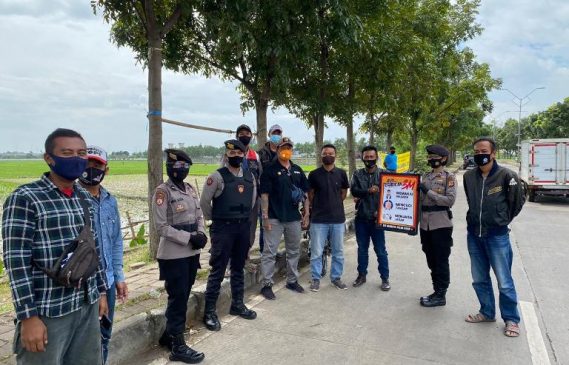 Polwan Negosiator Polda Jabar Gencar Laksanakan Patroli Himbauan Prokes dan PPKM