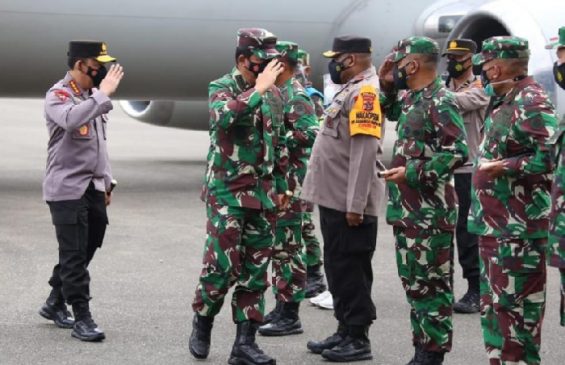 Rangkaian Kunker ke Papua, Panglima TNI dan Kapolri Berikan Motivasi Satgas Nemangkawi