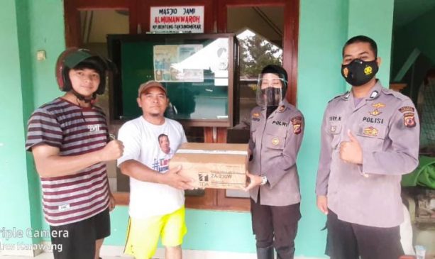 Sat Binmas Polres Karawang Gelar Baksos di Desa Tanjung Mekar