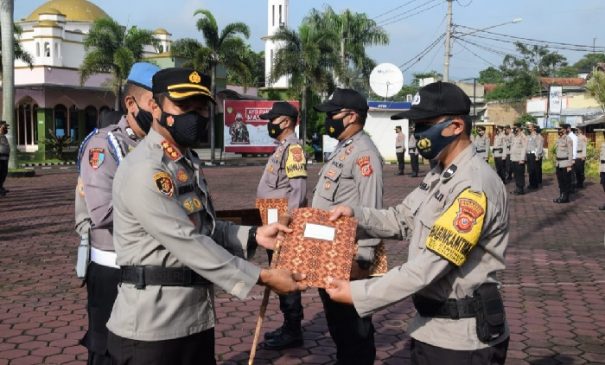 Sebanyak 7 Bhabinkamtibmas Dapat Penghargaan dari Kapolresta Bandung