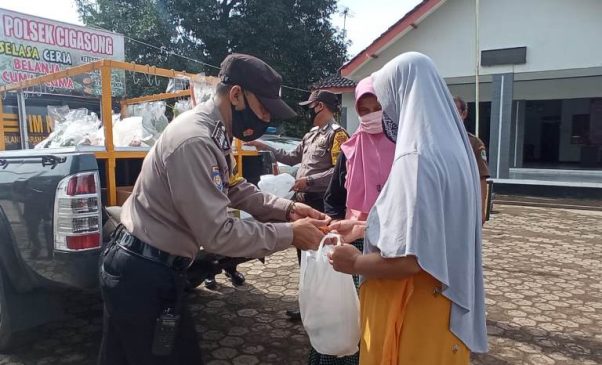 Selasa Ceria Belanja Cuma-Cuma Polsek Cigasong Kali ini Sediakan 65 Paket Sembako