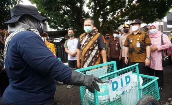 Warga Binaan DLHK RW 07 Cihaurgeulis Kelola Sampah Organik Hingga 90 Persen