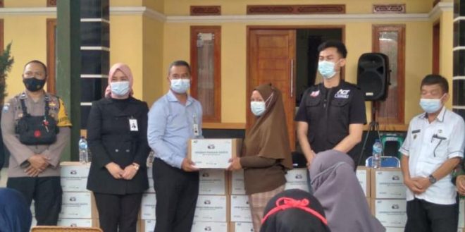 bjb Great People Peduli, Karyawan bank bjb Serahkan Bantuan Pangan kepada Warga Terdampak Bencana
