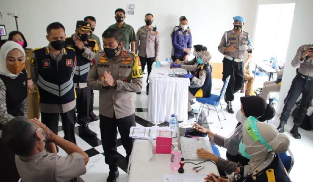 Kapolda Jabar Pastikan Vaksinasi di Kabupaten Karawang Aman dan Kondusif