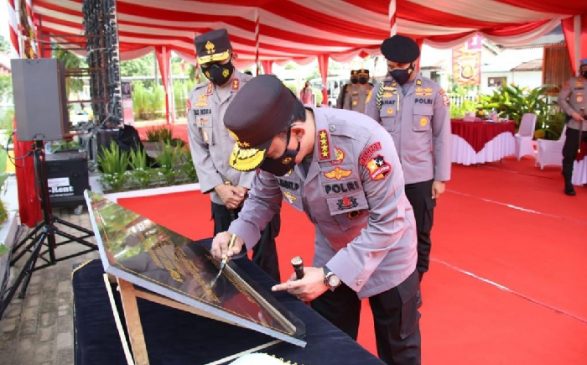 Kapolri Resmikan Kampung Tangguh dan Aplikasi Polisi Dulur Kito di Palembang