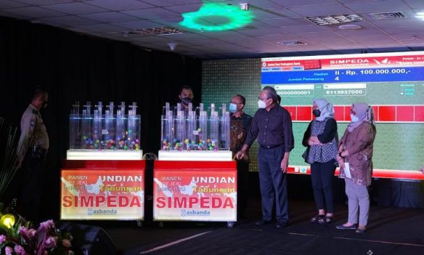 Nasabah Eksisting bank bjb Menangkan Undian Nasional Simpeda Periode ke II Tahun XXXI-2021