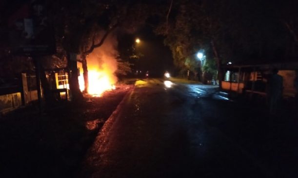 Polres Indramayu Datangi TKP Kebakaran Bengkel Sepeda Motor