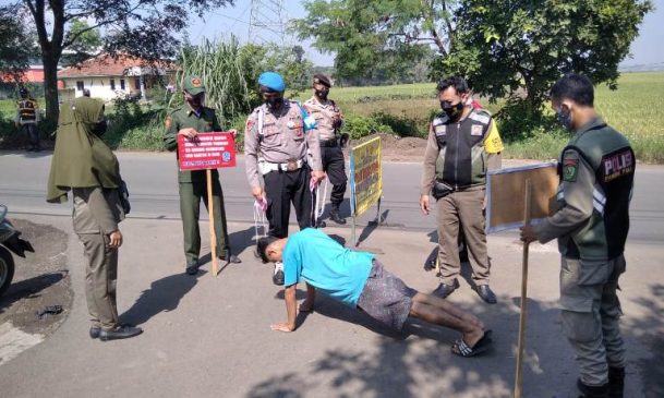 Polresta Bandung Berikan Sanksi kepada Pengguna Jalan yang Langgar Prokes