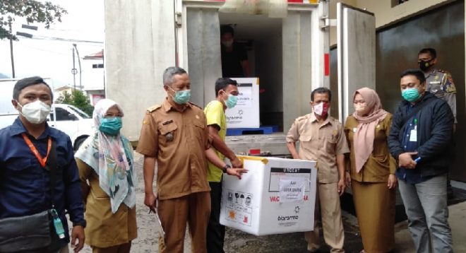 Sat Lantas Polres Sumedang Kawal Distribusi Vaksin Tahap III