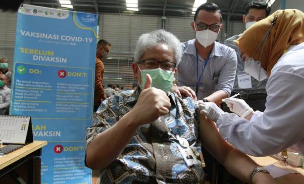 Sebanyak 4.500 Pegawai bank bjb dan Masyarakat Divaksin Covid-19