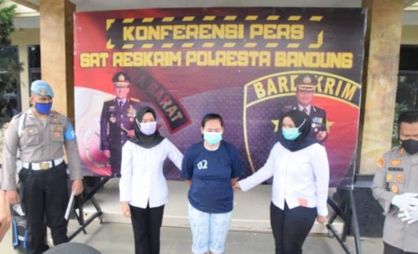 Sempat Viral di Medsos, Seorang Wanita Ditangkap Karena Mencuri Pakaian di Toko