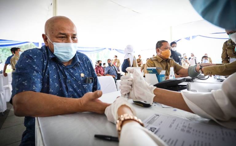 Setelah Divaksin, Wakil Ketua DPRD Kota Bandung Secara Psikologis Merasa Semakin Percaya Diri