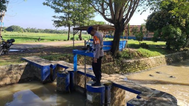 Antisipasi Bencana Banjir, Tim SAR Sat Brimob Polda Jabar Patroli ke Jalur Sungai Cipager